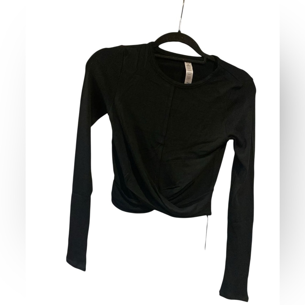 NWOT Alo Yoga cover long sleeve BLACK Size M